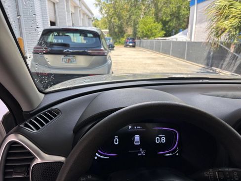 Used 2025 Kia Soul LX w/ LX Technology Package FWD image 34