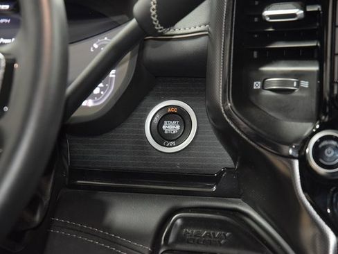 Used 2024 RAM 2500 Limited image 30