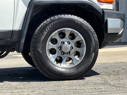 Used 2013 Toyota FJ Cruiser 4WD w/ Convenience Pkg image 2