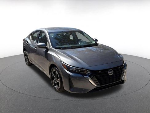 Used 2025 Nissan Sentra SV image 1