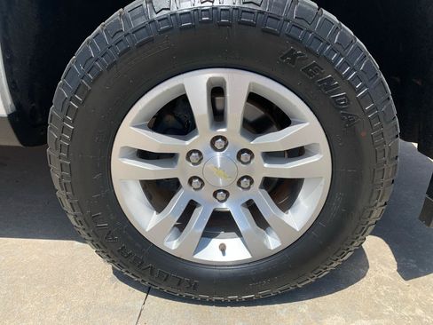 Used 2018 Chevrolet Silverado 1500 LT w/ All Star Edition AWD/4WD image 11