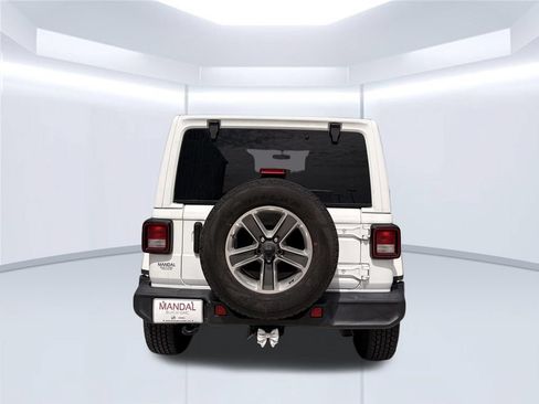 Used 2022 Jeep Wrangler Unlimited Sahara w/ Cold Weather Group AWD/4WD image 8