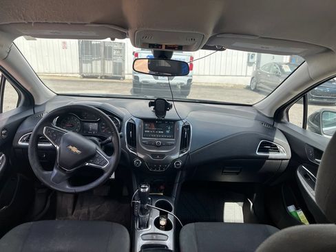 Used 2017 Chevrolet Cruze LT FWD image 5