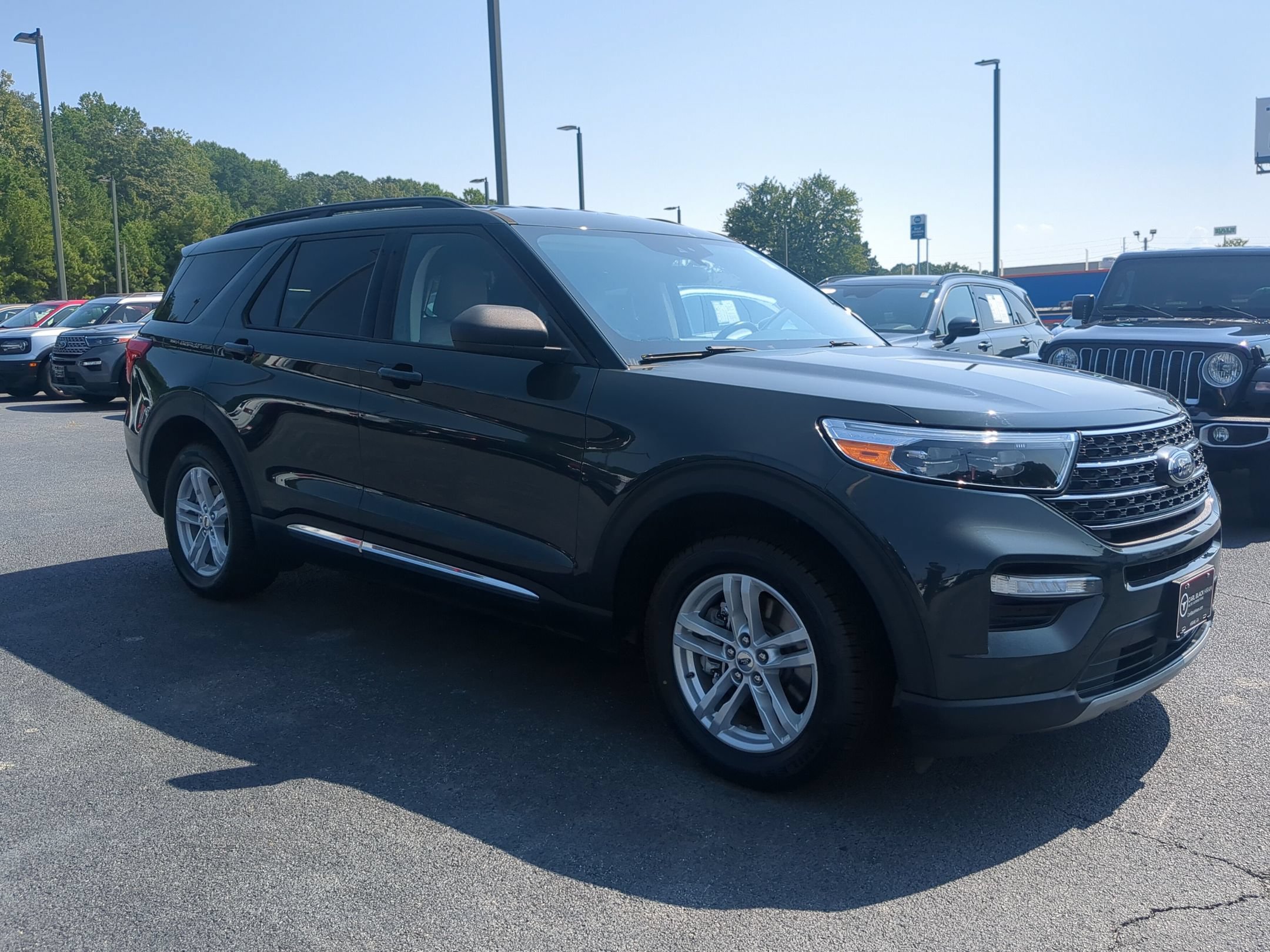 Used 2024 Ford Explorer XLT w/ Equipment Group 202A RWD image 3