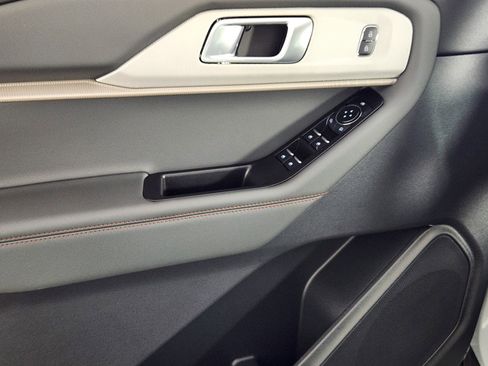 New 2026 Ford Explorer Active w/ Active Comfort Package image 17