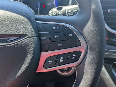 New 2027 Chrysler Pacifica Select w/ Family Tech Group FWD image 18
