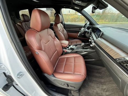 Used 2024 Kia Telluride EX w/ EX Captain's Chair Package image 9