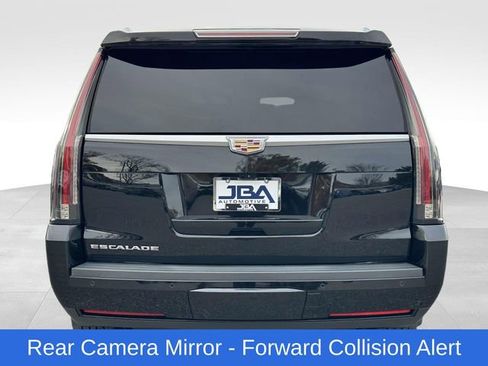 Used 2020 Cadillac Escalade Premium Luxury image 25