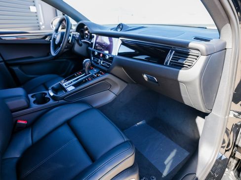 Certified 2026 Porsche Macan AWD/4WD image 27