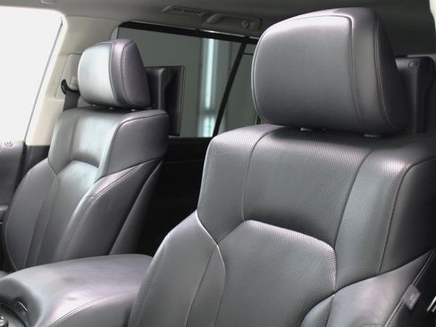 Used 2017 Lexus LX 570 4WD w/ Luxury Package image 33