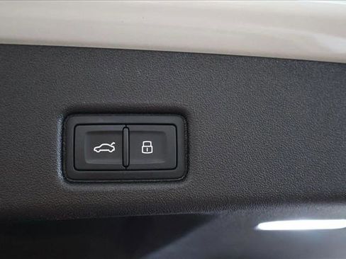 Used 2025 Audi Q5 Premium w/ Premium Plus AWD/4WD image 7