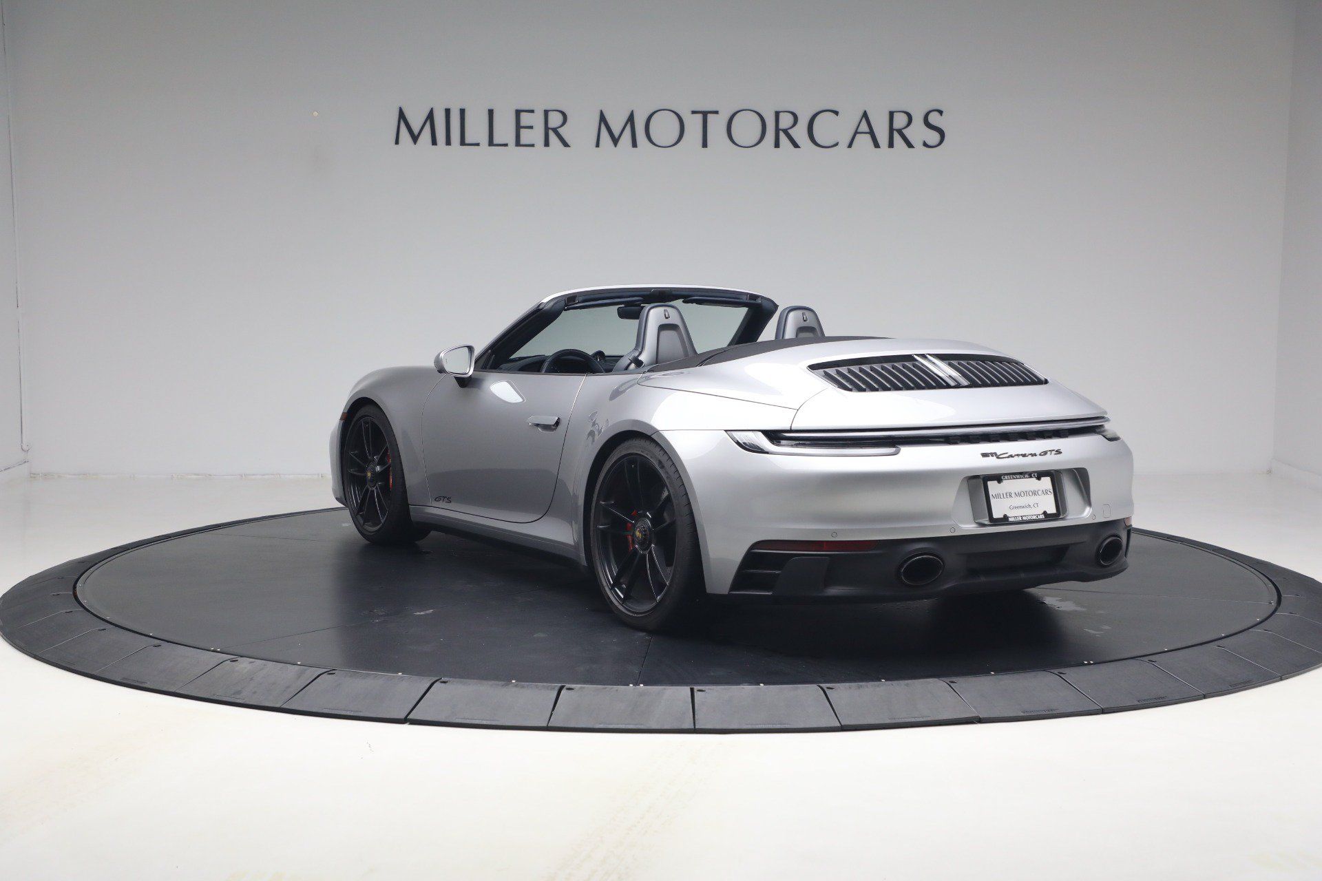 Used 2024 Porsche 911 Carrera GTS RWD image 5