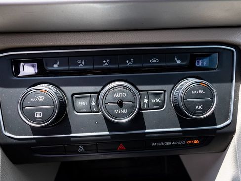 Used 2021 Volkswagen Atlas SE w/ Panoramic Sunroof Package FWD image 31