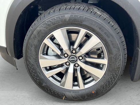 New 2026 Nissan Pathfinder SL FWD image 24