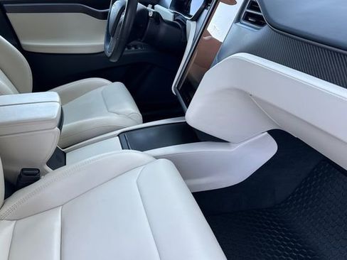 Used 2018 Tesla Model X 75D AWD/4WD image 19