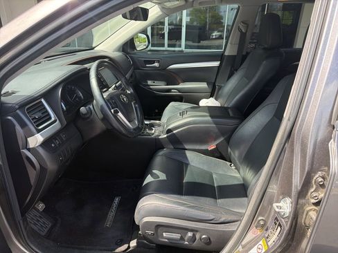 Used 2017 Toyota Highlander XLE image 5