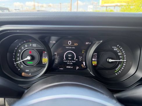 Used 2024 Jeep Wrangler Unlimited Sahara w/ Technology Group AWD/4WD image 21