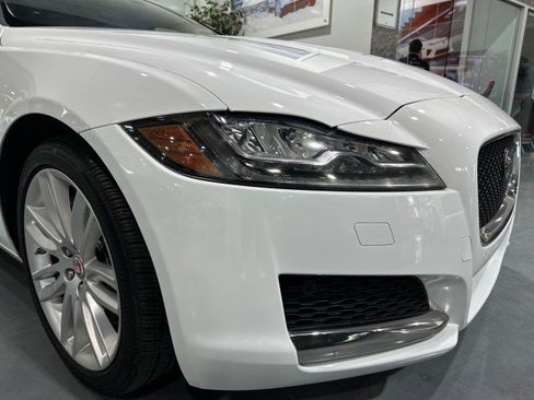 Used 2017 Jaguar XF Prestige RWD image 19