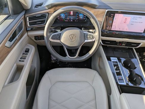 Certified 2024 Volkswagen Atlas SE FWD image 13