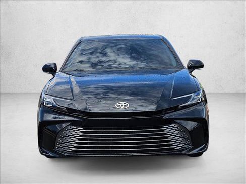 Used 2025 Toyota Camry XLE FWD image 2