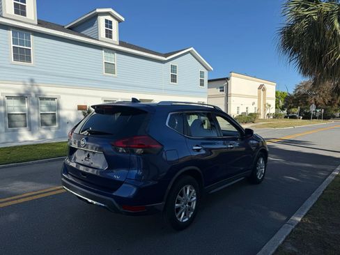 Used 2017 Nissan Rogue SV image 6