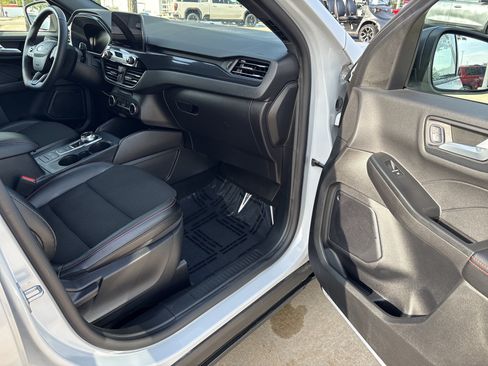 Used 2025 Ford Escape ST-Line AWD/4WD image 13