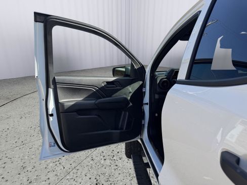 Used 2025 Chevrolet Colorado Trail Boss AWD/4WD image 28