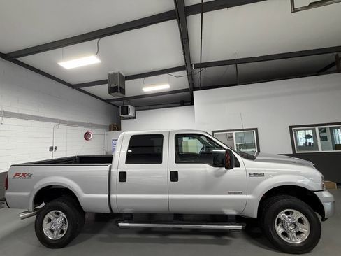 Used 2006 Ford F350 Lariat image 3