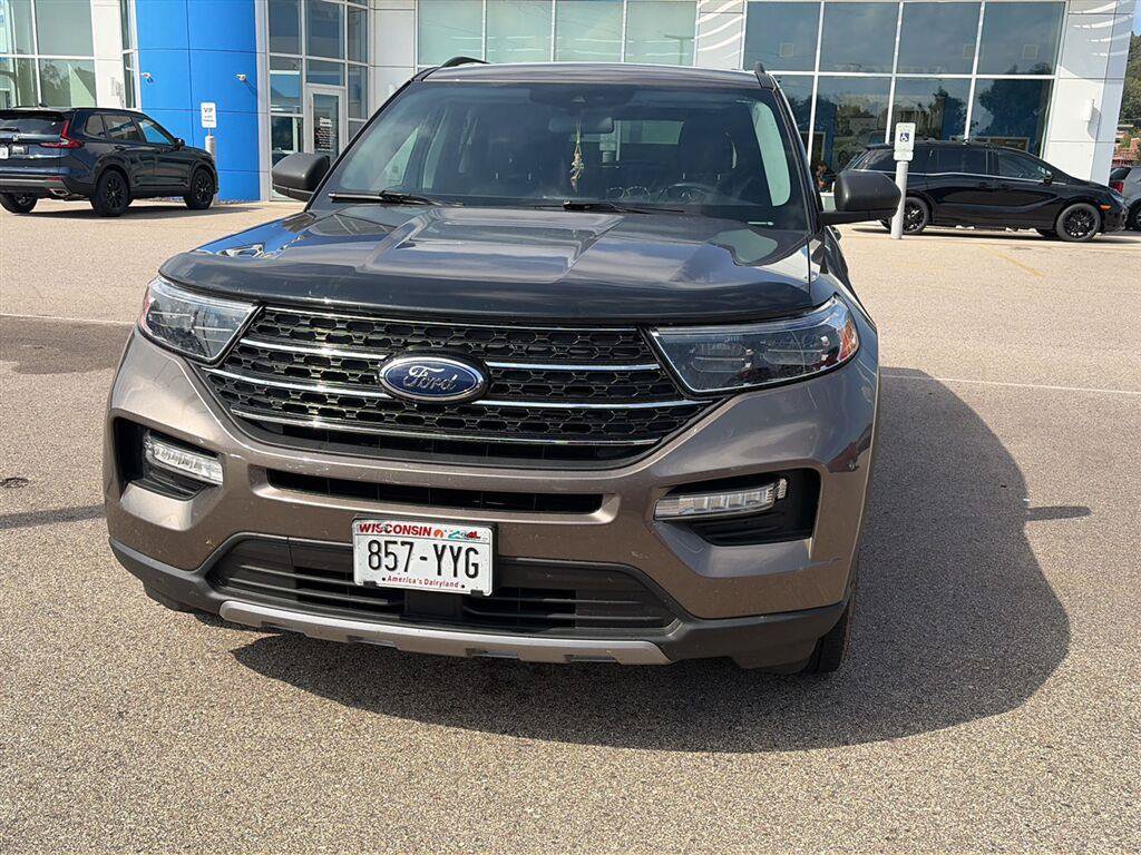 Used 2021 Ford Explorer XLT w/ Equipment Group 202A AWD/4WD image 7