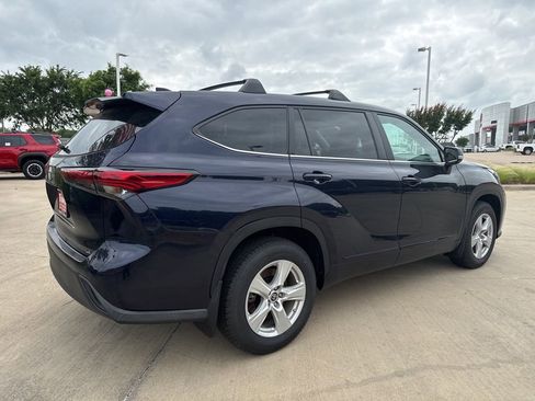 Used 2023 Toyota Highlander LE image 5