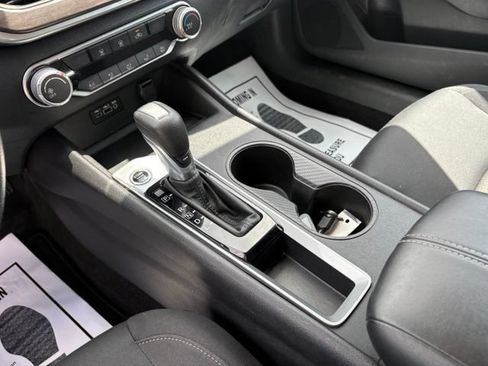 Used 2025 Nissan Altima 2.5 SV FWD image 19