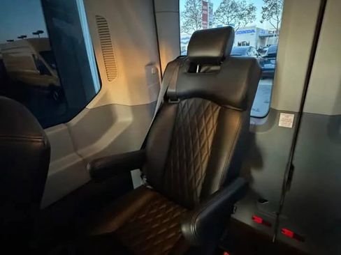 Used 2019 Ford Transit 150 XLT image 11