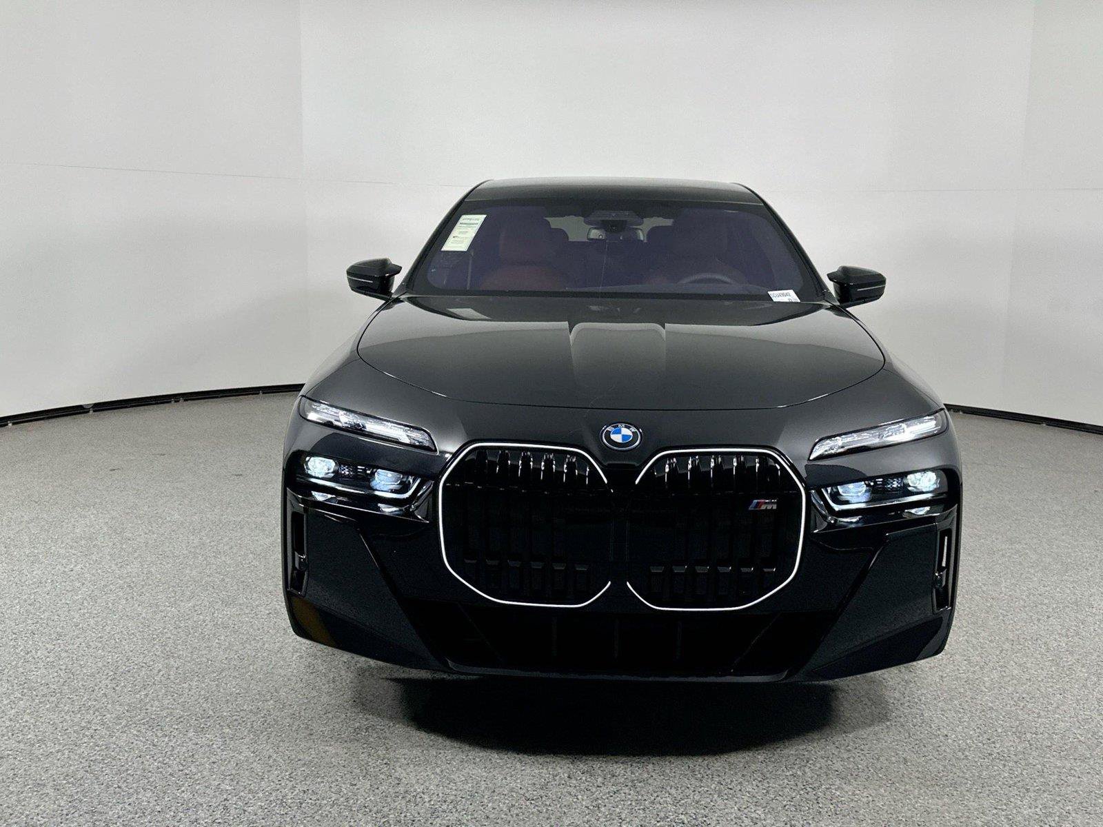 Used 2025 BMW i7 xDrive60 AWD/4WD image 2