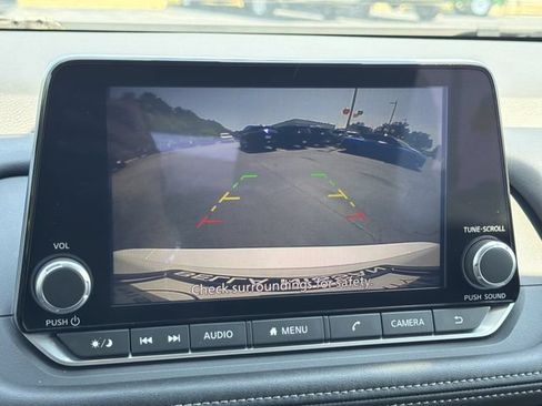 Used 2025 Nissan Rogue SV FWD image 15