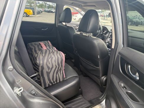 Used 2018 Nissan Rogue SL w/ Premium Package image 15