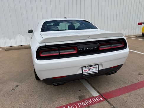 Used 2019 Dodge Challenger R/T RWD image 5