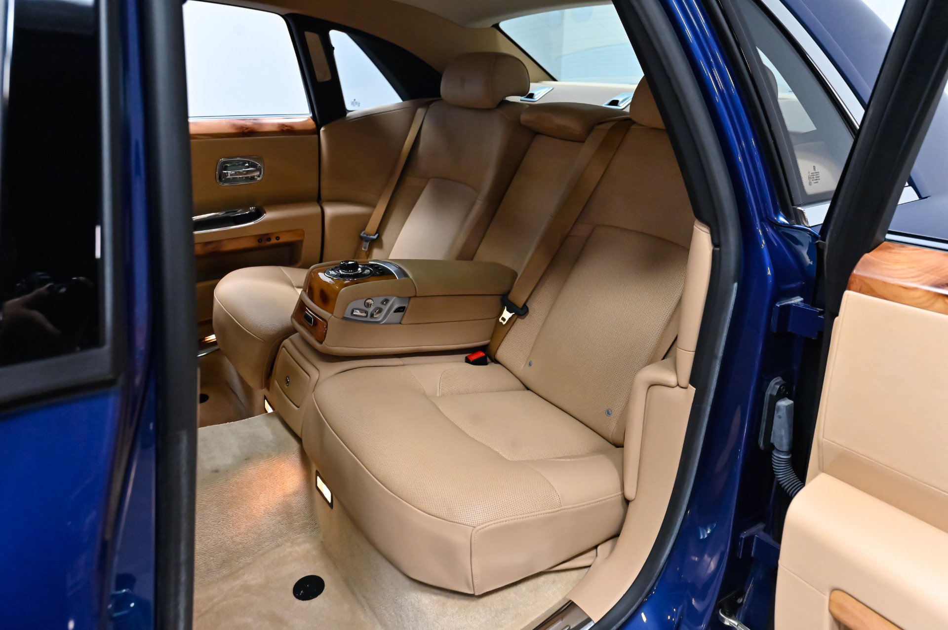 Used 2012 Rolls-Royce Ghost RWD image 42