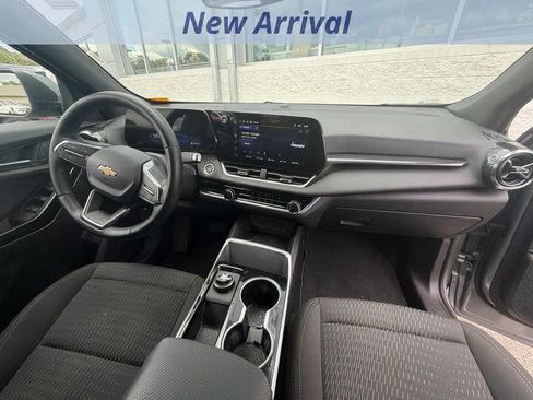 Used 2026 Chevrolet Equinox LT AWD/4WD image 3