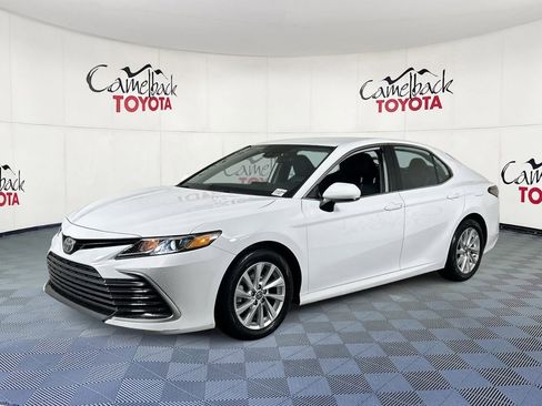 Used 2021 Toyota Camry LE image 2