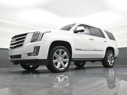 Used 2019 Cadillac Escalade Premium Luxury RWD image 24
