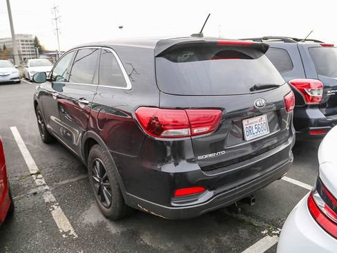 Used 2019 Kia Sorento LX image 7