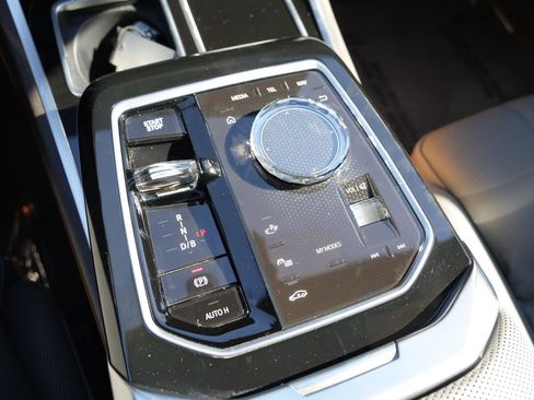 Used 2025 BMW i7 xDrive60 w/ Executive Package image 19