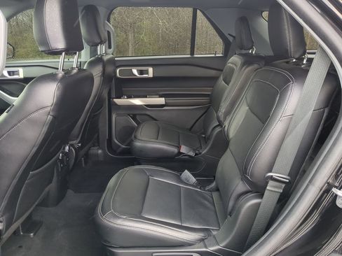 Certified 2022 Ford Explorer XLT image 12