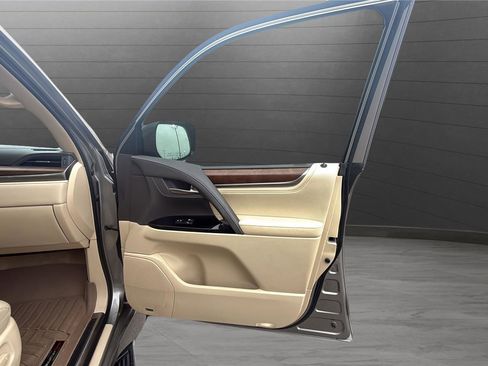 Used 2016 Lexus LX 570 4WD image 29