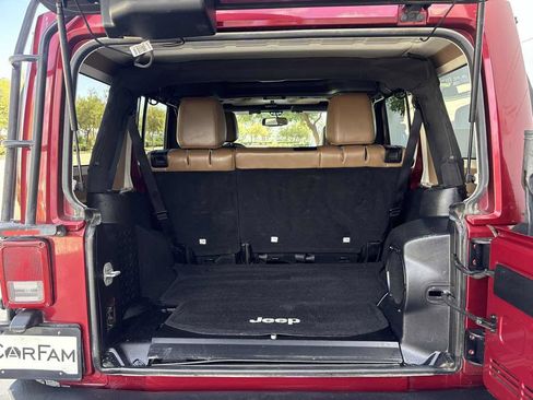 Used 2013 Jeep Wrangler Unlimited Rubicon w/ Connectivity Group AWD/4WD image 10