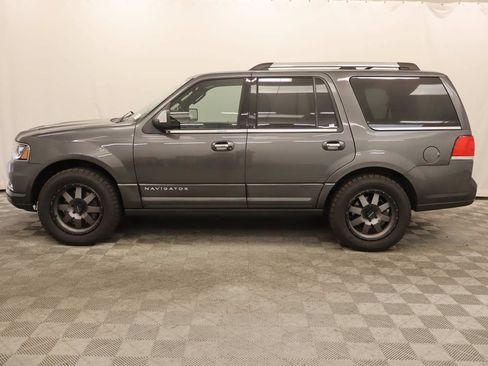 Used 2017 Lincoln Navigator Select AWD/4WD image 2