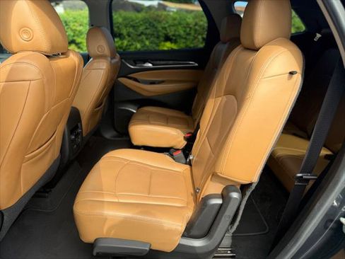 Used 2020 Buick Enclave Essence w/ Sound and Sites Package AWD/4WD image 18