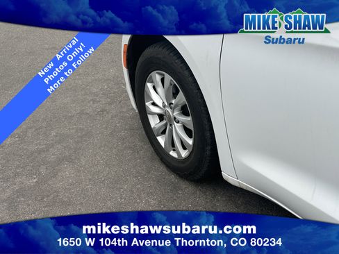 Used 2019 Chrysler Pacifica Touring Plus image 12