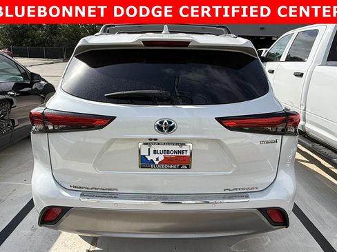 Used 2023 Toyota Highlander Platinum FWD image 10