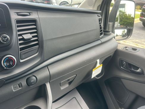 Used 2025 Ford Transit 250 Low Roof w/ Exterior Upgrade Package RWD image 31